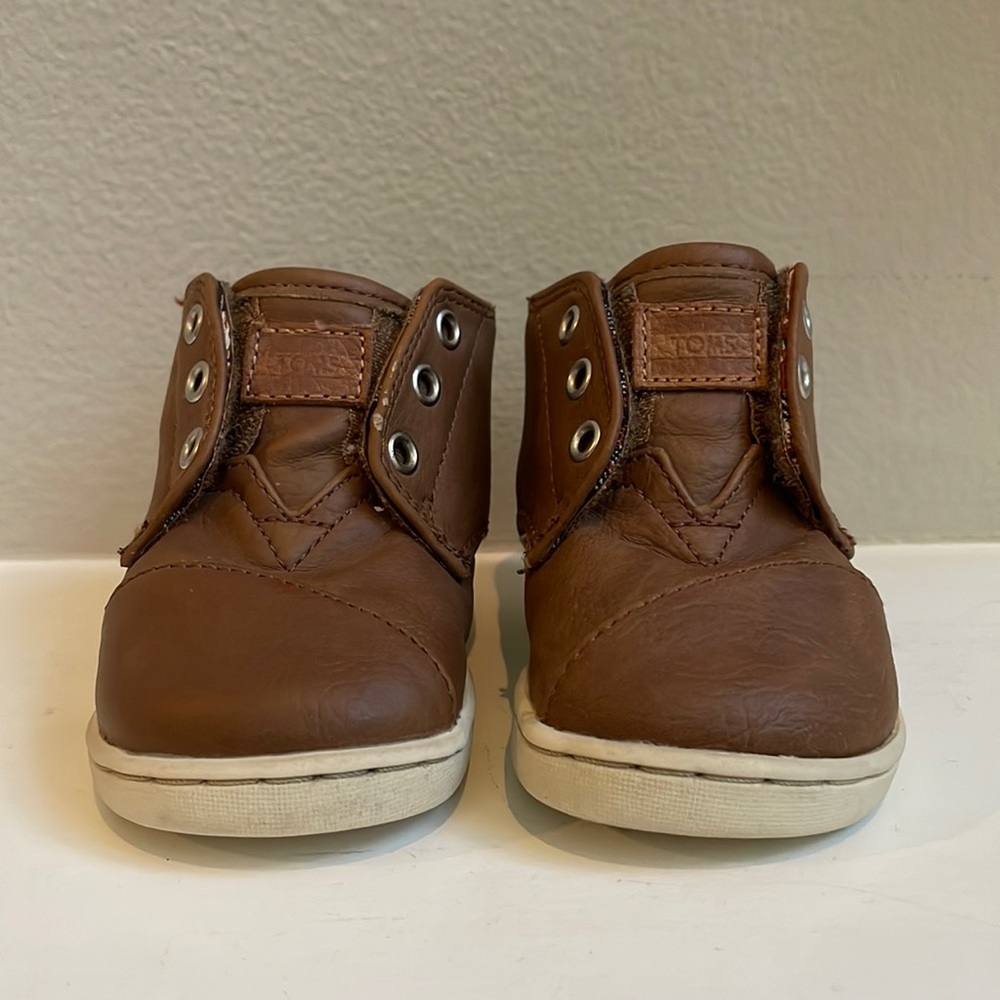 Tom’s Tiny Botas Sneaker Boots | Toddler size 4